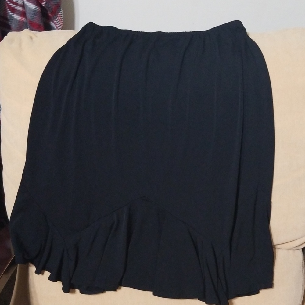 Adorable black skirt